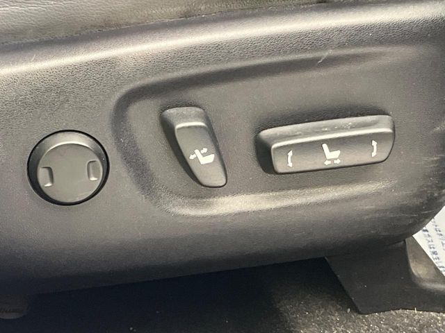 【パワーシート】スイッチ一つで簡単にシートの微調整が可能!電動だから力もいりません!快適なシートポジションにセットして、快適なドライブをお楽しみください。