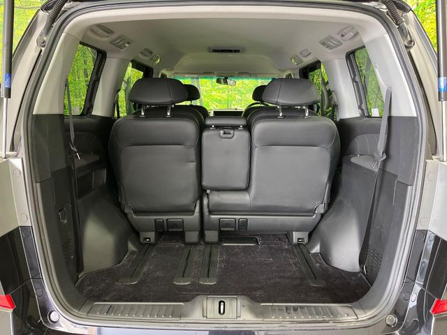 後席を格納すると、これだけの広さが!シーンに合わせたシートアレンジで、大きな荷物も積むことが出来ます♪