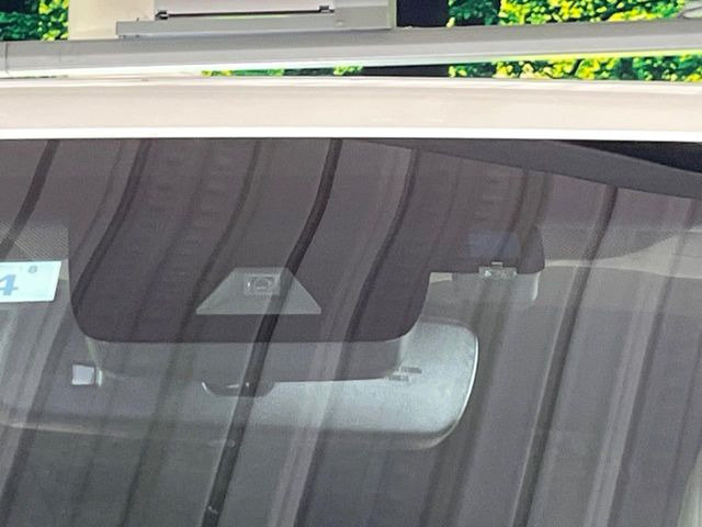 【トヨタセーフティセンス】走行中に前方の車両等を認識し、衝突しそうな時は警報とブレーキで衝突回避と被害軽減をアシスト。より安全にドライブをお楽しみいただけます。