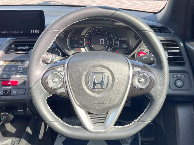 �y�����v�����X�e�A�����O�z�㎿�Ȋv���g�p���邱�ƂŁA��ɂ����������݂ƂĂ��^�]���₷���n���h���ł���