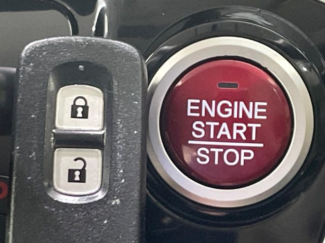 �yHonda�X�}�[�g�L�[�z�J�o����|�P�b�g�ɓ��ꂽ�܂܂ł��h�A�̎{���E�������\�ȃX�}�[�g�L�[�𑕔��B�G���W���̃I���E�I�t�����J�M�����o���K�v����������Ƃ��Ă��֗��ł���