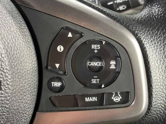 �y�z���_�Z���V���O�z���s���ɑO���̎ԗ�����F�����A�Փ˂������Ȏ��͌x��ƃu���[�L�ŏՓˉ���Ɣ�Q�y�����A�V�X�g�B�����S�Ƀh���C�u�����y���݂��������܂��B