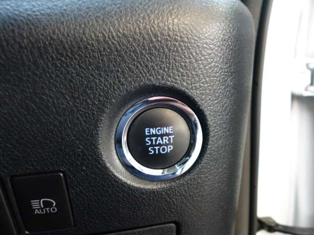 キーレスプッシュスタート!鍵を挿さずにボタンをワンプッシュでエンジン始動できます。リモコンをバッグやポケットに入れておくだけでOK!イモビライザーも付いてます。安心のセキュリティー!