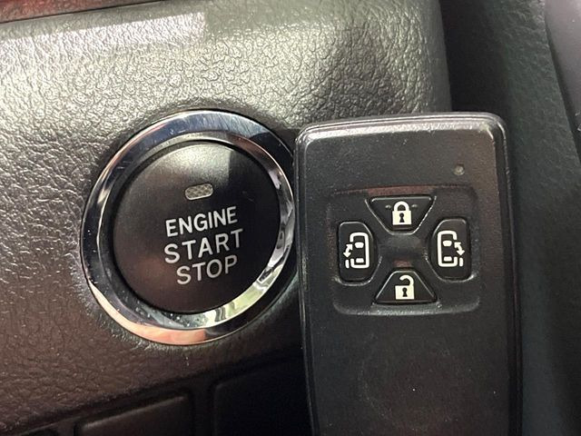 �y�X�}�[�g�L�[�z�J�o����|�P�b�g�ɓ��ꂽ�܂܂ł��h�A�̎{���E�������\�ȃX�}�[�g�L�[�𑕔��B�G���W���̃I���E�I�t�����J�M�����o���K�v����������Ƃ��Ă��֗��ł���