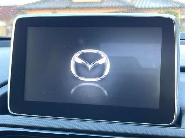 �y�}�c�_�R�l�N�g�i�r�z�ԓ��̕��͋C�Ƀ}�b�`������̌^�^�C�v�̃i�r�B�e����q�ݒ��Bluetooth�Đ����A�l�X�ȋ@�\���y���߂܂��B�����I�ȃ_�C�������삪�\�ŁA�g��������ǍD�ł��B