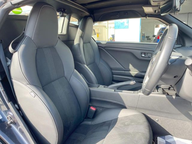 �y�n�[�t���U�[�V�[�g�z�������ƍ���S�n�𗼗������l�C�̃V�[�g���w�ʁE���ʂ̃t�@�u���b�N�f�ނ́A�ʋC���̗ǂ��⊊��ɂ����ɗD��Ă��܂��B�C���╞���ɍ��E���ꂸ���K�ɂ���肢�������܂��B