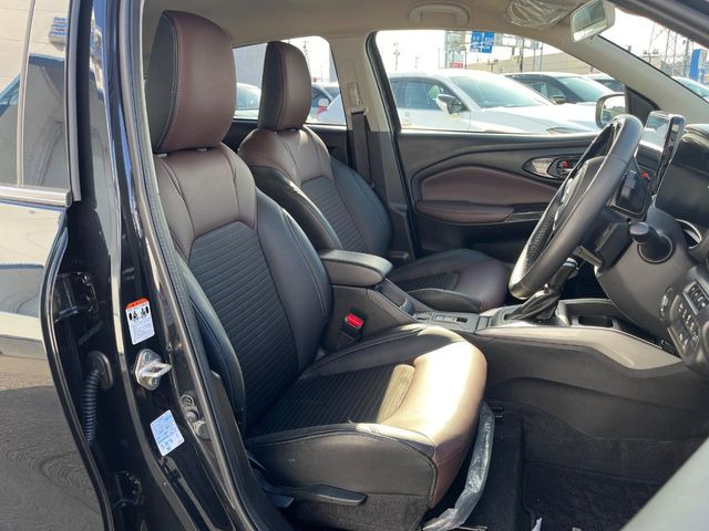 �y�n�[�t���U�[�V�[�g�z�������ƍ���S�n�𗼗������l�C�̃V�[�g���w�ʁE���ʂ̃t�@�u���b�N�f�ނ́A�ʋC���̗ǂ��⊊��ɂ����ɗD��Ă��܂��B�C���╞���ɍ��E���ꂸ���K�ɂ���肢�������܂��B