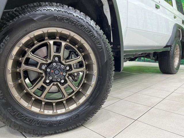 �y���f���X�^18�C���`�A���~�z�C�[���z�����I�v�V�����z�C�[���𑕒��B���s���\�̌���ɉ����A�O�ς����X�^�C���b�V���ɂȂ��Ă��܂��B