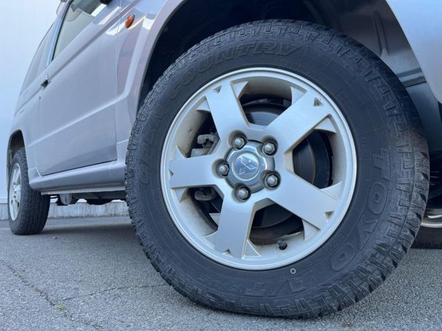 �y����15�C���`�A���~�z�C�[���z�O�ςɃ}�b�`���������A���~�z�C�[���𑕒����Ă���܂��B�e��ЊO�A���~�z�C�[����A�X�^�b�h���X�^�C�����戵�����Ă���܂��B���񂲑��k����������