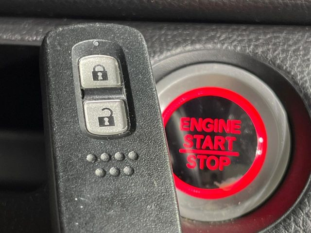 �yHonda�X�}�[�g�L�[�z�J�o����|�P�b�g�ɓ��ꂽ�܂܂ł��h�A�̎{���E�������\�ȃX�}�[�g�L�[�𑕔��B�G���W���̃I���E�I�t�����J�M�����o���K�v����������Ƃ��Ă��֗��ł���