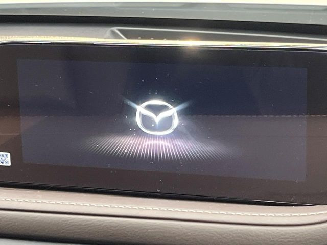 �y8�C���`�}�c�_�R�l�N�g�z�ԓ��̕��͋C�Ƀ}�b�`������^�̃f�B�X�v���C�B�X�}�z�ڑ��ł̃i�r�g�p��Bluetooth�Đ����A�l�X�ȋ@�\���y���߂܂��B�����I�ȃ_�C�������삪�\�ŁA�g��������ǍD�ł��B