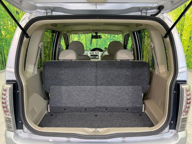 ���i�̂���������ʋ΁A���}���ɏ\���ȉ׎��X�y�[�X���m�ۂ��Ă���܂��B�Z�J���h�V�[�g��|���ƁA�傫�ȉו��̐ύڂ��\�ł���