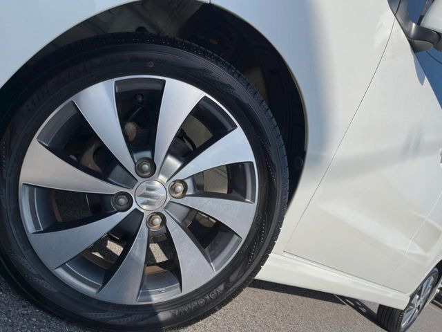 �y����15�C���`�A���~�z�C�[���z�O�ςɃ}�b�`���������A���~�z�C�[���𑕒����Ă���܂��B�e��ЊO�A���~�z�C�[����A�X�^�b�h���X�^�C�����戵�����Ă���܂��B���񂲑��k����������