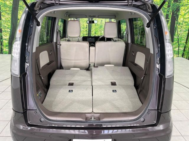 ���i�̂���������ʋ΁A���}���ɏ\���ȉ׎��X�y�[�X���m�ۂ��Ă���܂��B�Z�J���h�V�[�g��|���ƁA�傫�ȉו��̐ύڂ��\�ł���