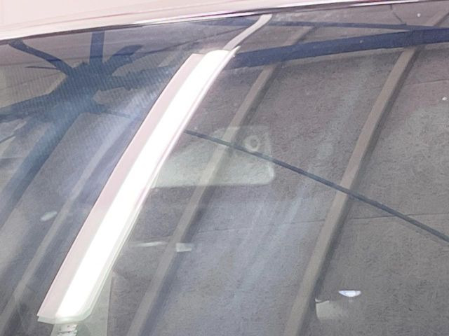 �y�Z�[�t�e�B�V�X�e���v���X�z���s���ɑO���̎ԗ�����F�����A�Փ˂������Ȏ��͌x��ƃu���[�L�ŏՓˉ���Ɣ�Q�y�����A�V�X�g�B�����S�Ƀh���C�u�����y���݂��������܂��B