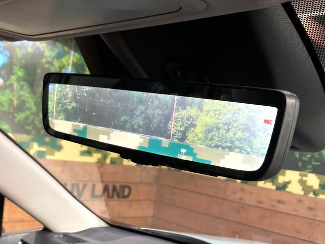 �y�f�W�^���C���i�[�~���[�z�J�������B�e�����ԗ�����̉f�������[���~���[���ɕ\���B�N���A�Ȏ��E�ŏ󋵂̊m�F���\�ł�!���h�����R�@�\�����p�ɂ͕ʓrSD�J�[�h�����p�ӂ��������ꍇ������܂��B