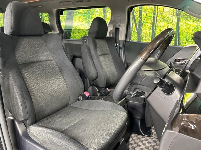 運転席シート廻りは使用感も少なく、良好な状態となっています。丁寧に使われていたことがよくわかりますね。