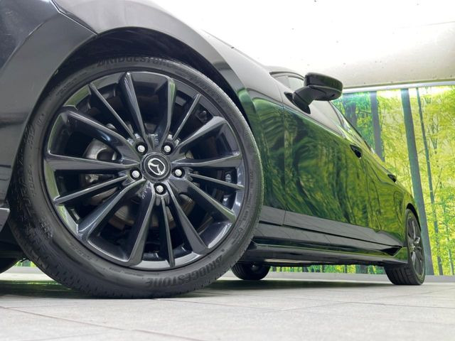 �y����18�C���`�A���~�z�C�[���z�O�ςɃ}�b�`���������A���~�z�C�[���𑕒����Ă���܂��B�e��ЊO�A���~�z�C�[����A�X�^�b�h���X�^�C�����戵�����Ă���܂��B���񂲑��k������