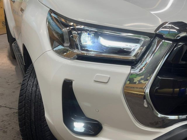 �yLED�w�b�h���C�g�z���V����ԑ��s�����ǍD�Ȏ��E���m�ۂ����S���ĉ^�]�ł��鍂�P�xLED�w�b�h���C�g�𑕔�!�_�����x�������A����d�͂��}�����Ă��܂��B