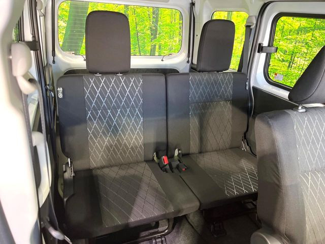 ���i���ȃI���W�i���t���A�}�b�g���I�v�V�����ɂĂ��p�ӂ��Ă���܂��B���D���ȃf�U�C����J���[�����Ԃɍ��킹�đI��ł����������Ƃ��ł��܂���