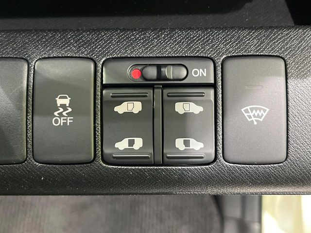 �y�����p���[�X���C�h�h�A�z�X�}�[�g�L�[��^�]�Ȃ̃X�C�b�`�Ō�ȗ����X���C�h�h�A�̊J���\���d��������͂����ăh�A���J����K�v�������A�����Ȃ��q�l�ł��ȒP�ɊJ���߂ł����K�ł���