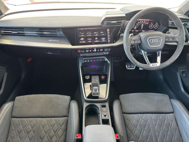 RS3スポーツバック2.5 4WD