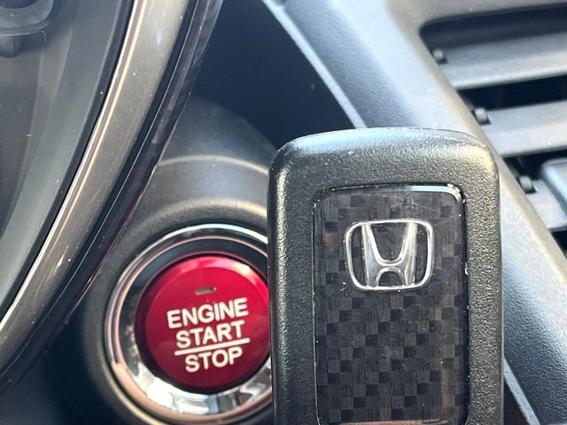 �yHonda�X�}�[�g�L�[�z�J�o����|�P�b�g�ɓ��ꂽ�܂܂ł��h�A�̎{���E�������\�ȃX�}�[�g�L�[�𑕔��B�G���W���̃I���E�I�t�����J�M�����o���K�v����������Ƃ��Ă��֗��ł���