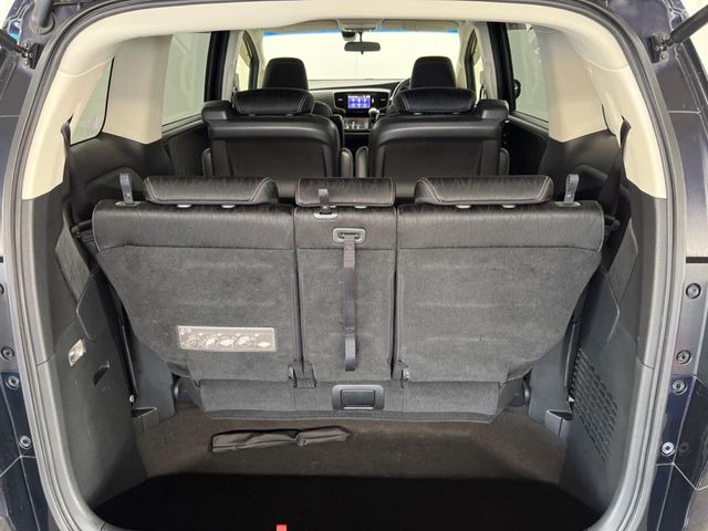 ���i�̂���������ʋ΁A���}���ɏ\���ȉ׎��X�y�[�X���m�ۂ��Ă���܂��B�Z�J���h�V�[�g��|���ƁA�傫�ȉו��̐ύڂ��\�ł���