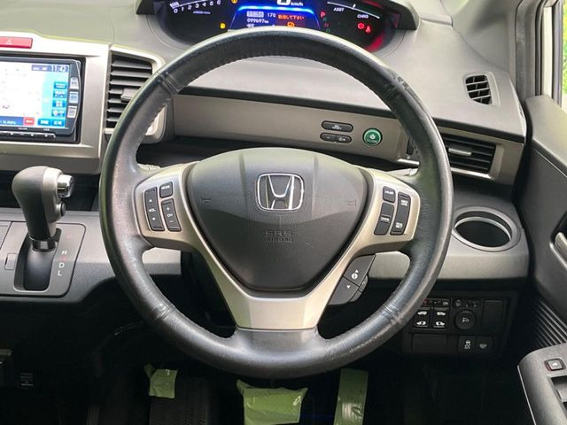 �y�����v�����X�e�A�����O�z�㎿�Ȋv���g�p���邱�ƂŁA��ɂ����������݂ƂĂ��^�]���₷���n���h���ł���