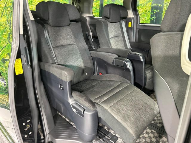 【オットマン付セカンドシート】足を延ばしてリラックスしたいときに便利なオットマン!ロングドライブや仮眠の際にもゆったり快適にお過ごしいただけます♪