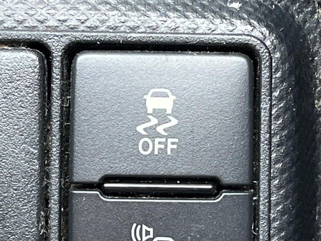 �y������h�~���u�z�ԗ��̉���������m����ƁA�����I�Ɏԗ��̐i�s������ۂ悤�Ɏԗ��𐧌䂵�܂��B�J�̓��ȂǊ���₷���H�ʏ󋵂ł����S�ȉ^�]���\�ł��B