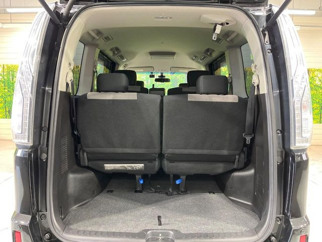 ���i�̂���������ʋ΁A���}���ɏ\���ȉ׎��X�y�[�X���m�ۂ��Ă���܂��B�Z�J���h�V�[�g��|���ƁA�傫�ȉו��̐ύڂ��\�ł���