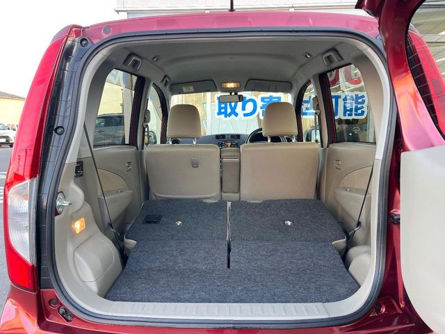 ���i�̂���������ʋ΁A���}���ɏ\���ȉ׎��X�y�[�X���m�ۂ��Ă���܂��B�Z�J���h�V�[�g��|���ƁA�傫�ȉו��̐ύڂ��\�ł���