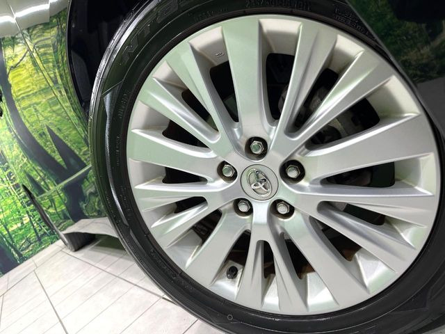 �y����18�C���`�A���~�z�C�[���z�O�ςɃ}�b�`���������A���~�z�C�[���𑕒����Ă���܂��B�e��ЊO�A���~�z�C�[����A�X�^�b�h���X�^�C�����戵�����Ă���܂��B���񂲑��k����������