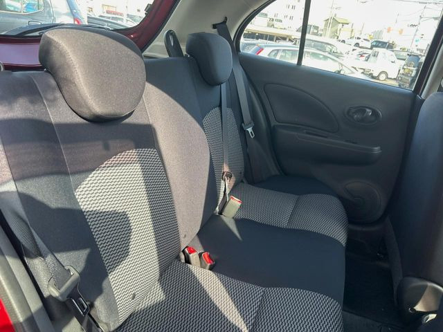 �R���p�N�g�J�[�ł����A�Z�J���h�V�[�g�͏\���ȍL����������K�ɂ���肢�������܂���V�[�g��|���đ傫�ȉו���ς񂾂�ƁA�p�r�̕����L��1��ł��B