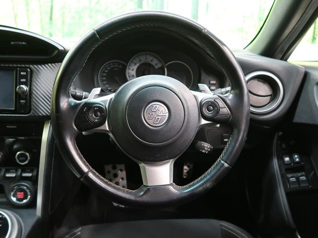 �y�����v�����X�e�A�����O�z�㎿�Ȋv���g�p���邱�ƂŁA��ɂ����������݂ƂĂ��^�]���₷���n���h���ł���