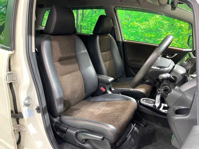 �y�n�[�t���U�[�V�[�g�z�������ƍ���S�n�𗼗������l�C�̃V�[�g���w�ʁE���ʂ̃t�@�u���b�N�f�ނ́A�ʋC���̗ǂ��⊊��ɂ����ɗD��Ă��܂��B�C���╞���ɍ��E���ꂸ���K�ɂ���肢�������܂��B