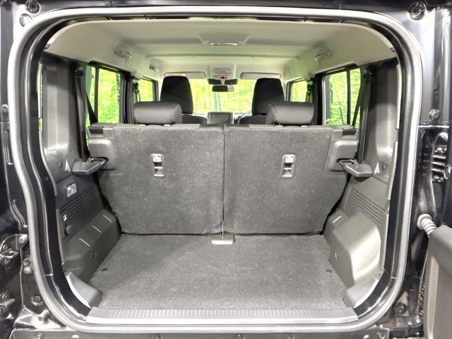 ���i�̂���������ʋ΁A���}���ɏ\���ȉ׎��X�y�[�X���m�ۂ��Ă���܂��B�Z�J���h�V�[�g��|���ƁA�傫�ȉו��̐ύڂ��\�ł���