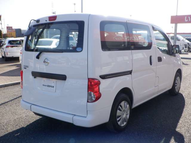 NV200バネットバン1.6 チェアキャブ 車いす1名仕様 専用サードシート無