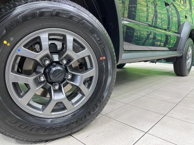 �y����15�C���`�A���~�z�C�[���z�O�ςɃ}�b�`���������A���~�z�C�[���𑕒����Ă���܂��B�e��ЊO�A���~�z�C�[����A�X�^�b�h���X�^�C�����戵�����Ă���܂��B���񂲑��k����������