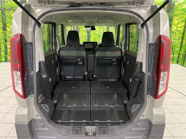 ���i�̂���������ʋ΁A���}���ɏ\���ȉ׎��X�y�[�X���m�ۂ��Ă���܂��B�Z�J���h�V�[�g��|���ƁA�傫�ȉו��̐ύڂ��\�ł���