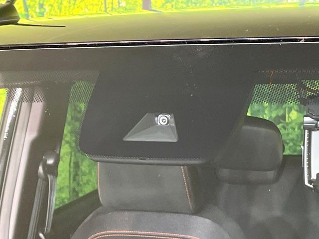 �y�z���_�Z���V���O�z���s���ɑO���̎ԗ�����F�����A�Փ˂������Ȏ��͌x��ƃu���[�L�ŏՓˉ���Ɣ�Q�y�����A�V�X�g�B�����S�Ƀh���C�u�����y���݂��������܂��B