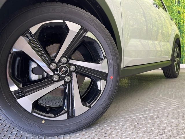 �y����17�C���`�A���~�z�C�[���z�O�ςɃ}�b�`���������A���~�z�C�[���𑕒����Ă���܂��B�e��ЊO�A���~�z�C�[����A�X�^�b�h���X�^�C�����戵�����Ă���܂��B���񂲑��k����������