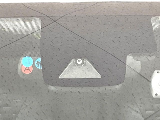 �y�g���^�Z�[�t�e�B�Z���X�z���s���ɑO���̎ԗ�����F�����A�Փ˂������Ȏ��͌x��ƃu���[�L�ŏՓˉ���Ɣ�Q�y�����A�V�X�g�B�����S�Ƀh���C�u�����y���݂��������܂��B