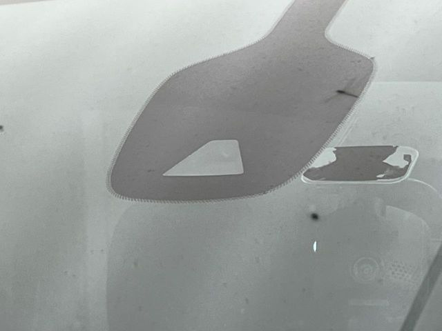 �y�C���e���W�F���g�G�}�[�W�F���V�[�u���[�L�z�t�����g�J�����őO���̎ԗ�����s�҂����m�B�Փ˂������Ȏ��͏Փ˔�Q�y���u���[�L���쓮�A�Փˉ�����T�|�[�g�B�����S�Ƀh���C�u�����y���݂��������܂��B