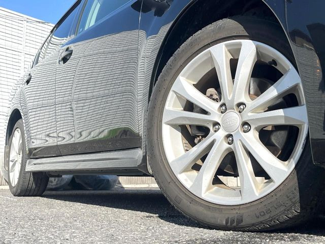 �y����17�C���`�A���~�z�C�[���z�O�ςɃ}�b�`���������A���~�z�C�[���𑕒����Ă���܂��B�e��ЊO�A���~�z�C�[����A�X�^�b�h���X�^�C�����戵�����Ă���܂��B���񂲑��k����������