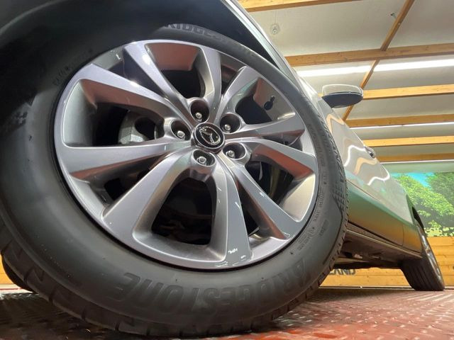 �y����18�C���`�A���~�z�C�[���z�O�ςɃ}�b�`���������A���~�z�C�[���𑕒����Ă���܂��B�e��ЊO�A���~�z�C�[����A�X�^�b�h���X�^�C�����戵�����Ă���܂��B���񂲑��k����������