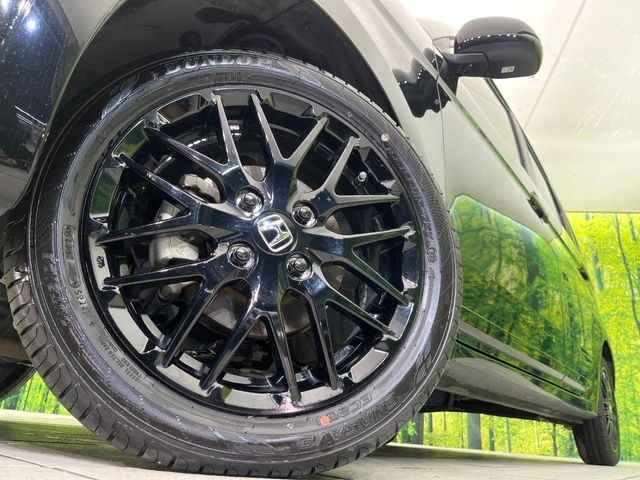 �y����15�C���`�A���~�z�C�[���z�O�ςɃ}�b�`���������A���~�z�C�[���𑕒����Ă���܂��B�e��ЊO�A���~�z�C�[����A�X�^�b�h���X�^�C�����戵�����Ă���܂��B���񂲑��k����������