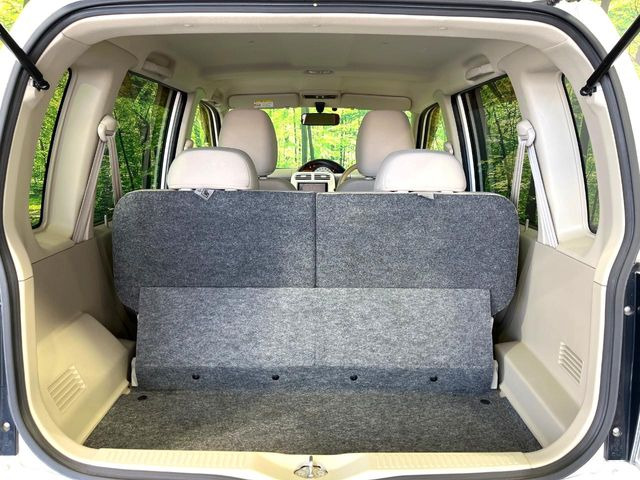 ���i�̂���������ʋ΁A���}���ɏ\���ȉ׎��X�y�[�X���m�ۂ��Ă���܂��B�Z�J���h�V�[�g��|���ƁA�傫�ȉו��̐ύڂ��\�ł���