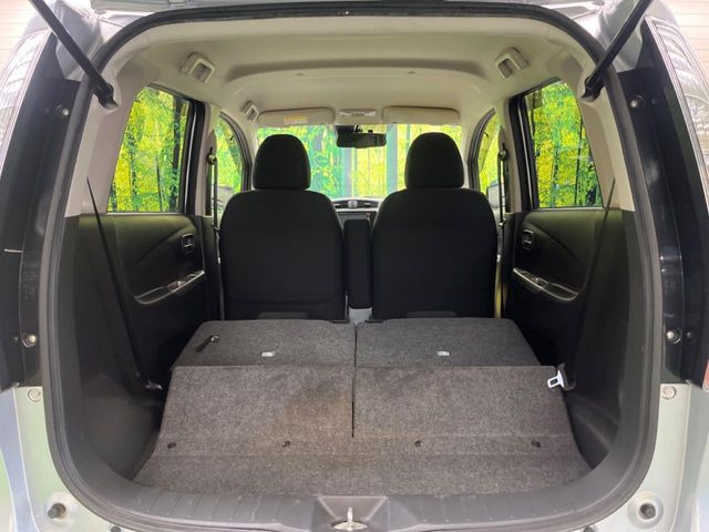 ���i�̂���������ʋ΁A���}���ɏ\���ȉ׎��X�y�[�X���m�ۂ��Ă���܂��B�Z�J���h�V�[�g��|���ƁA�傫�ȉו��̐ύڂ��\�ł���